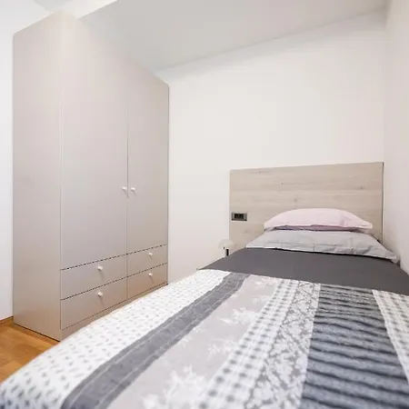 Apartman Fortuna Zara Esterno foto