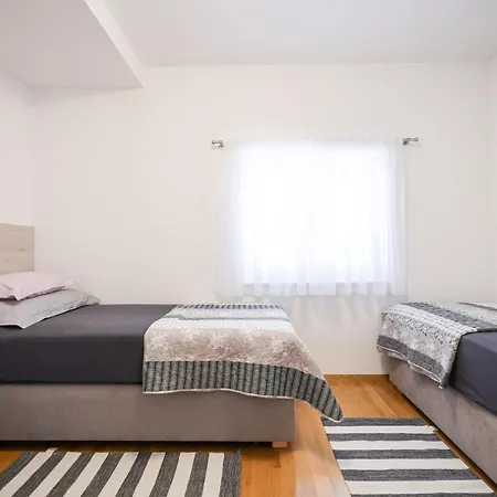 Apartman Fortuna Zara Esterno foto